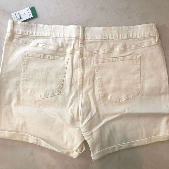 🍀 American Rag White Denim Short - Picture 2 of 4